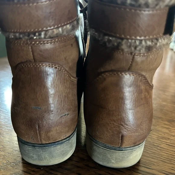 Women’s Brown Lace-Up Ankle Combat Boots (9) - Picture 6 of 8